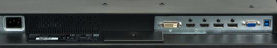 Rückansicht des 28 Zoll 4K LED Displays iiyama ProLite B2888UHSU-B1 mit Nahaufnahme der Anschlüsse: Strom, DVI, HDMI, DisplayPort, VGA, USB und Audioports; ideal zum Mieten oder Kaufen für den flexiblen Büro-Einsatz.