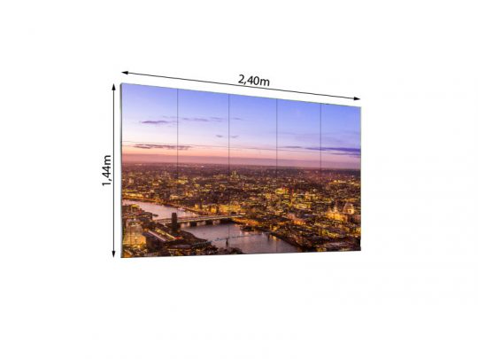 Die LED Wand 2.40m x 1.44m - 2.5mm LEDitgo sB2HB ist ein großformatiges LED-Display mit klarer, brillanter Bildqualität. Das rechteckige Display zeigt eine lebendige, nahtlose Oberfläche und eignet sich ideal zum Mieten oder Kaufen für Veranstaltungen oder Präsentationen. Perfekt zur aufmerksamkeitsstarken Darstellung von Inhalten in Innenräumen. SEO-Schlagworte: LED Wand, LEDitgo sB2HB, 2.5mm Pixel Pitch, mieten oder kaufen, großformatiges Display.