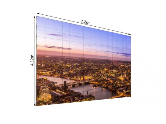 Die LEDitgo sB2HB LED Wand mit den Maßen 7,20 m x 4,32 m und feinem 2,5 mm Pixelpitch zeigt ein brillantes Stadtbild bei Sonnenuntergang mit Fluss, Brücken und farbenfrohen Lichtern-perfekt zum Mieten für Events oder besondere Räume.