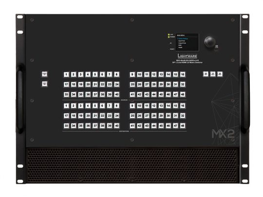 Frontansicht des Lightware MX2 Matrix Switchers mit 48 Eingabe- und Ausgabetasten, Display, Steuerknopf, Anzeigelichtern und Griffen zur Rackmontage - professionelle AV-Umschaltlösung zum Kaufen oder Mieten für maximale Flexibilität.
