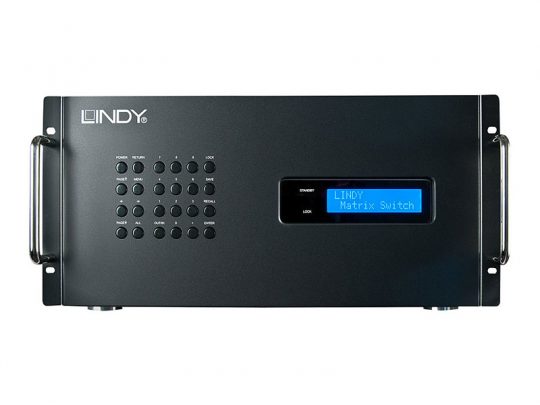 Vorderansicht des schwarzen Lindy Matrix Switch Geräts mit Steuerungstasten, seitlichen Griffen und blauem Digitaldisplay mit der Aufschrift "LINDY Matrix Switch" - professionelle AV-Umschaltlösung, ideal zum Kaufen oder Mieten für individuelle Anforderungen.