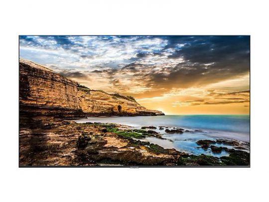 Flachbildfernseher, Produktname nicht sichtbar, zeigt ein lebendiges Bild einer felsigen Küste bei Sonnenuntergang mit dramatischen Wolken und sanften Wellen - ideal zum Kaufen oder Mieten für ein beeindruckendes Heimkino-Erlebnis.