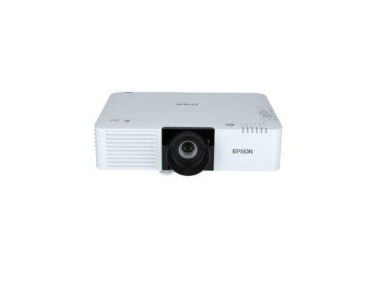 Weißer Epson Beamer - Frontansicht mit zentralem Objektiv und seitlichen Lüftungsschlitzen, ideal zum Kaufen oder Mieten; das Produkt steht vor weißem Hintergrund.