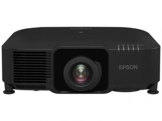 Epson Beamer in Schwarz, Vorderansicht: Großes zentrales Objektiv, links Lüftungsschlitze, rechts oben vier Kontrollleuchten - idealer Projektor zum Kaufen oder Mieten.