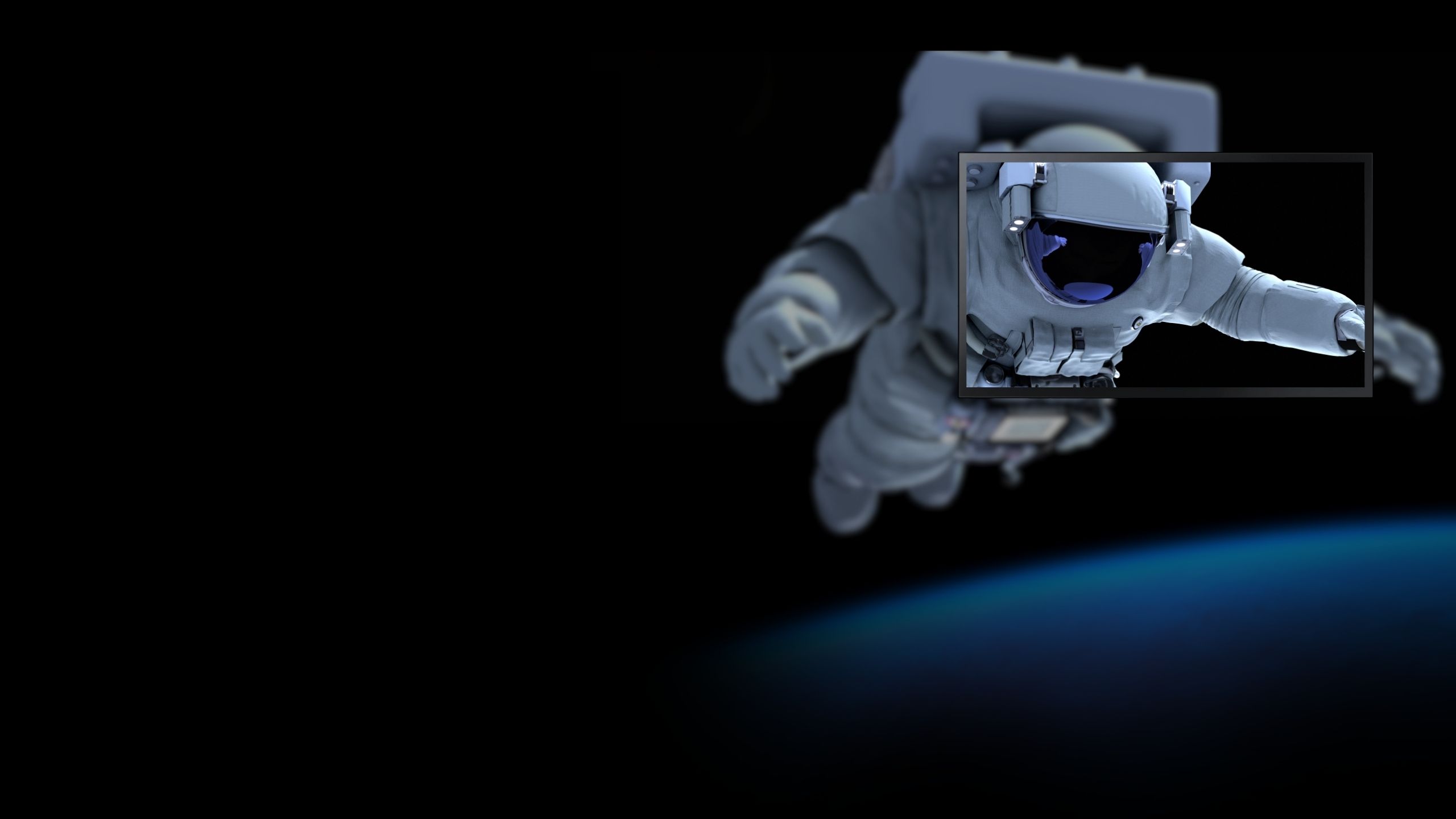 Ein Astronaut im weißen Raumanzug schwebt schwerelos über der Erde; im Hintergrund sind die blau-weiße Erdkrümmung und das tiefe Schwarz des Weltalls zu sehen. Symbolbild für außergewöhnliche Ausblicke - "Dieser Blick: zu kaufen oder zu mieten?.