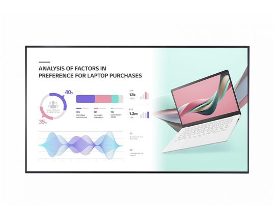Präsentationsfolie zeigt Faktoren, die die Kaufentscheidung für Laptops beeinflussen; darauf bunte Diagramme, Statistiken und ein weißer Laptop vor hellblauem Hintergrund. Ein Tortendiagramm hebt Leistung, Design, Portabilität und Beliebtheit als wichtigste Kriterien beim Laptop-Kauf hervor.